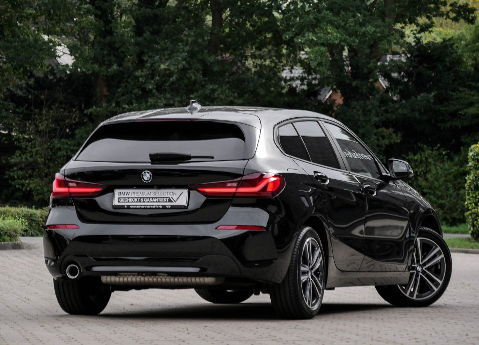 BMW 118 2023 г. Белый, пробег 30948 км