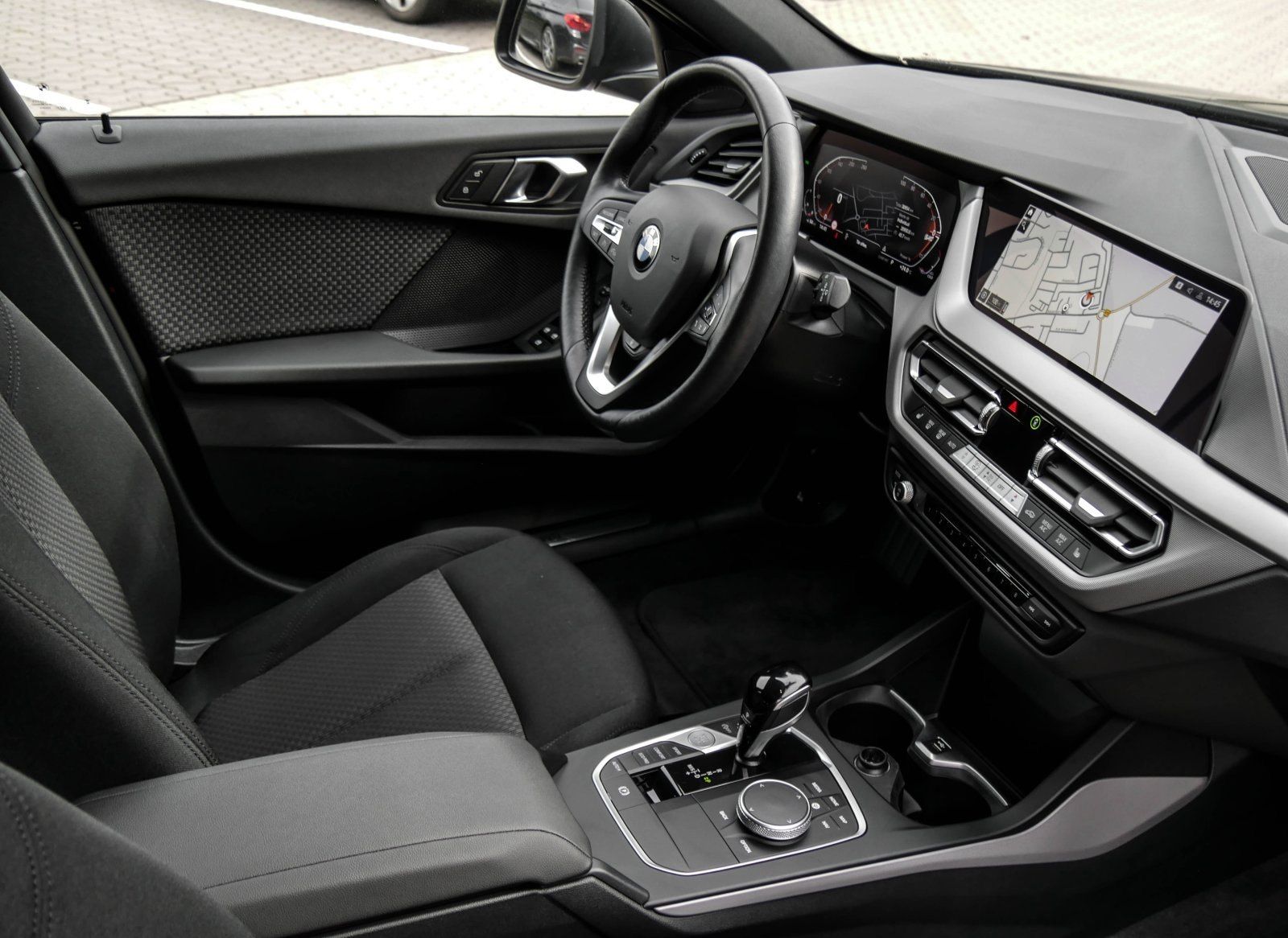 BMW 118 2023 г. Белый, пробег 30948 км