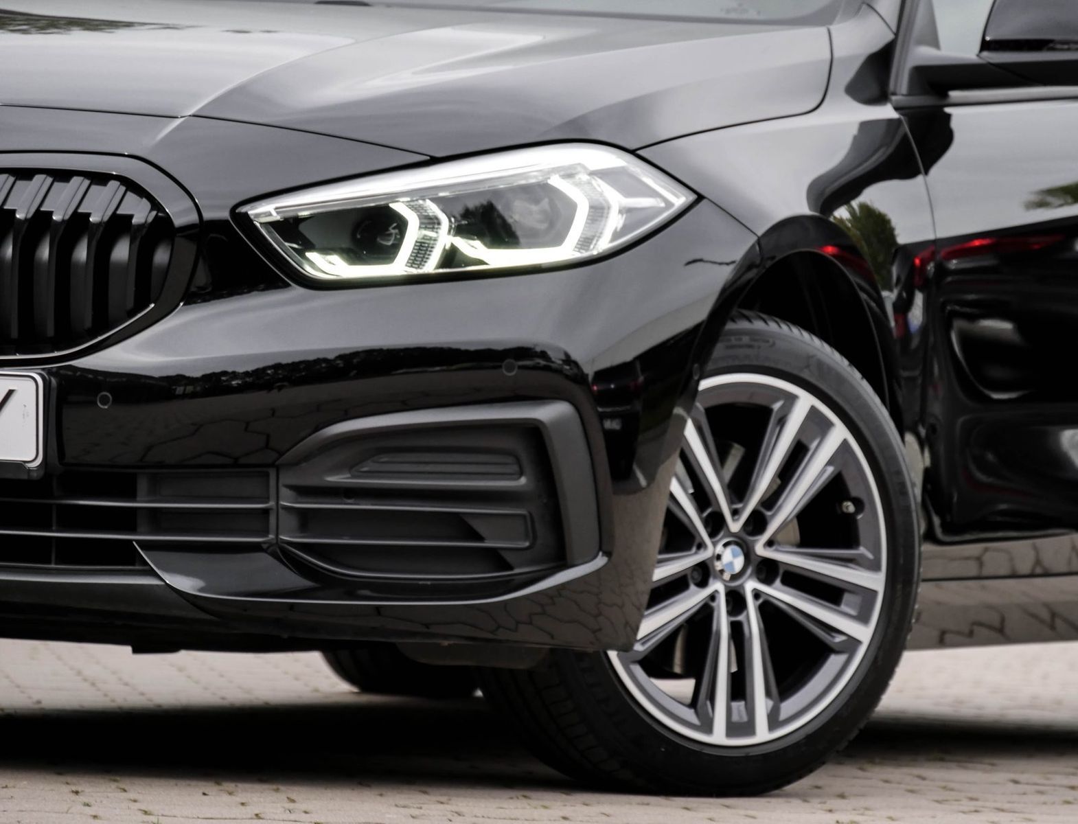 BMW 118 2023 г. Белый, пробег 30948 км