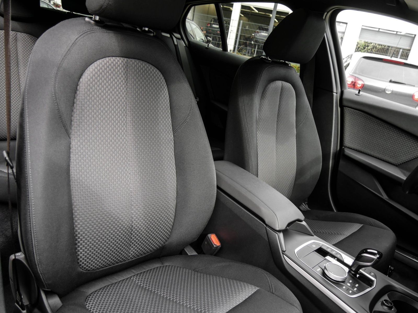 BMW 118 2023 г. Белый, пробег 30948 км