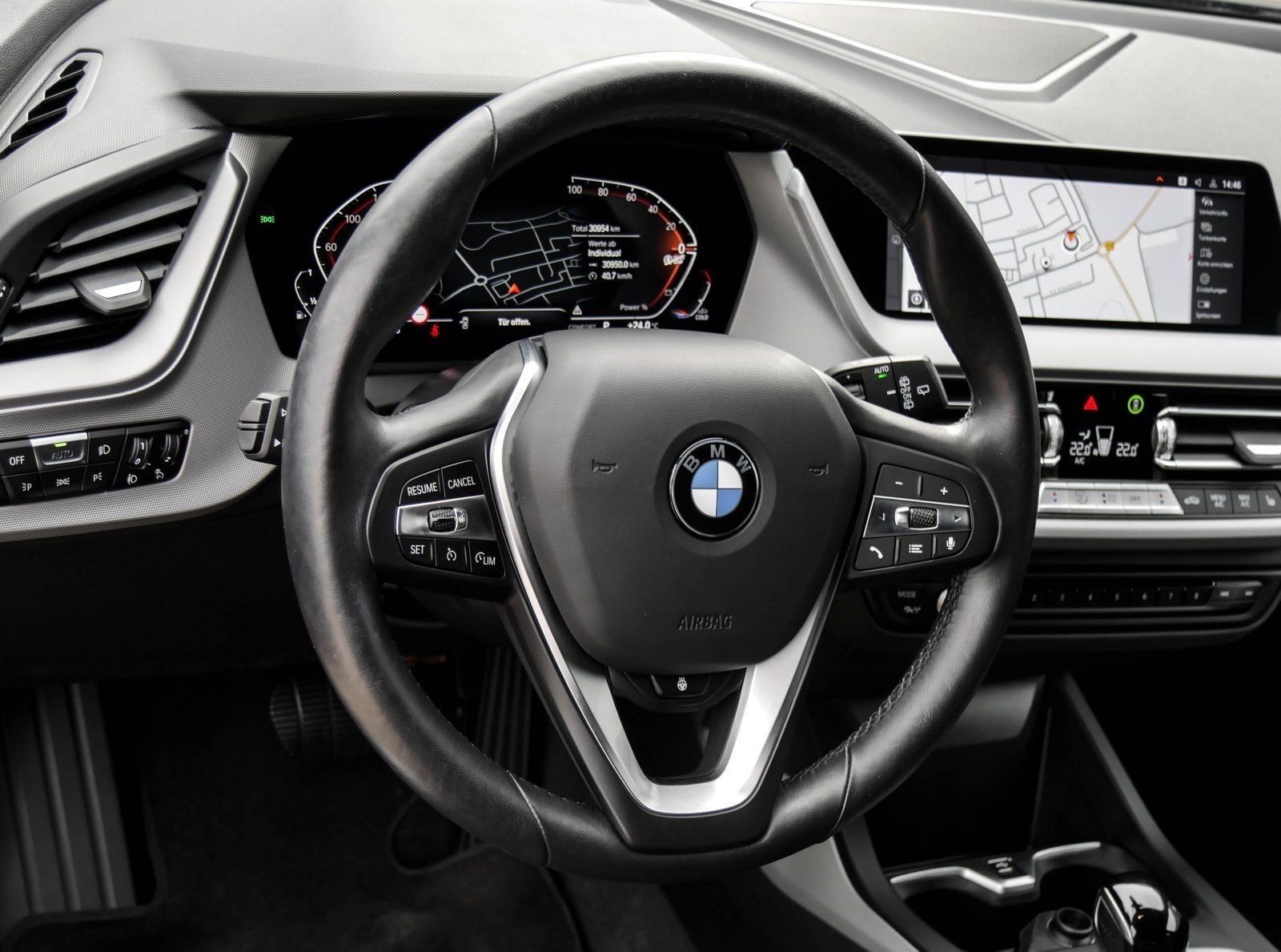 BMW 118 2023 г. Белый, пробег 30948 км
