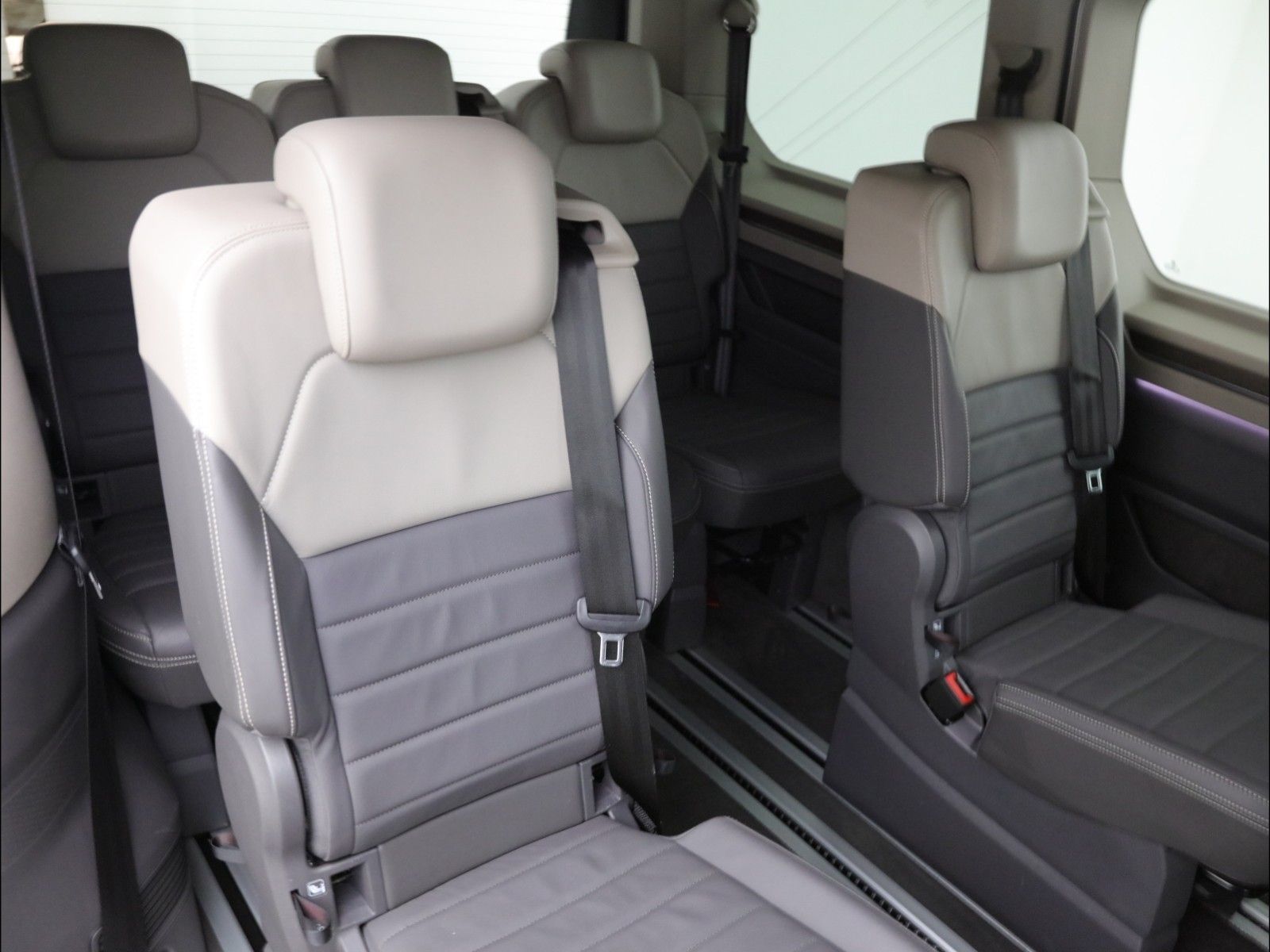 Volkswagen T7 MULTIVAN 2024 г. Серебристый, пробег 58300 км