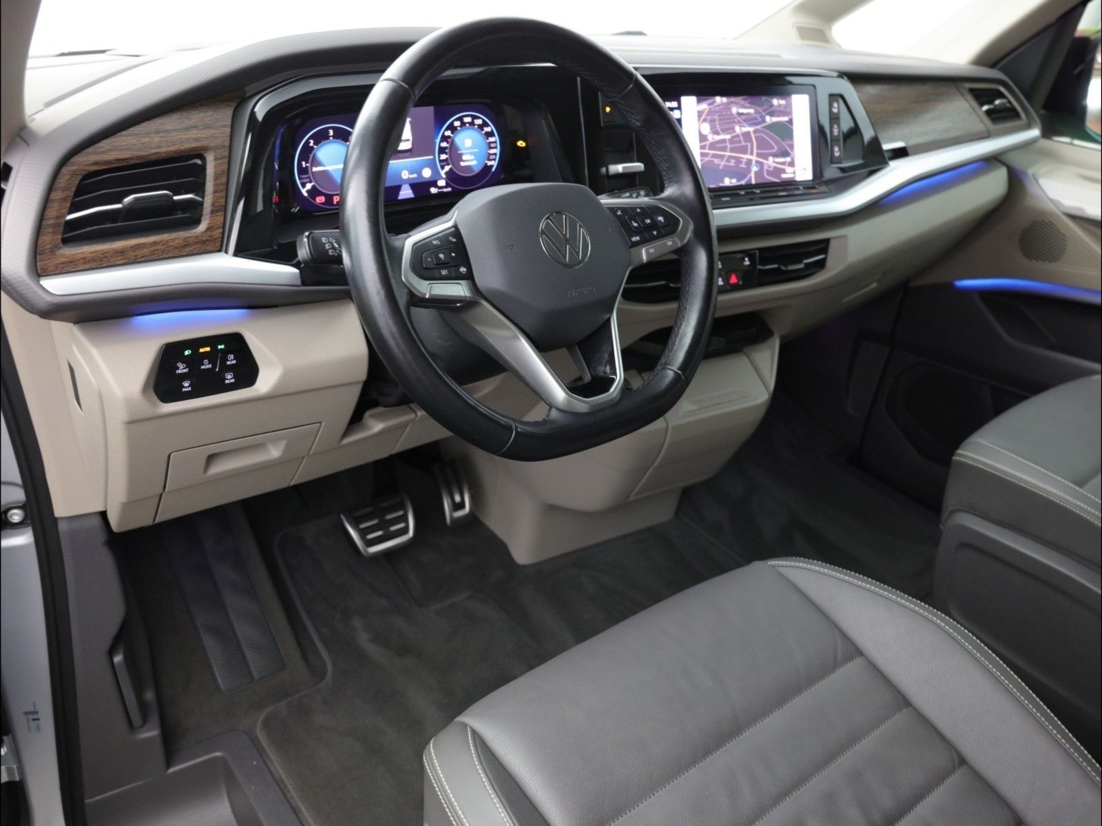 Volkswagen T7 MULTIVAN 2024 г. Серебристый, пробег 58300 км