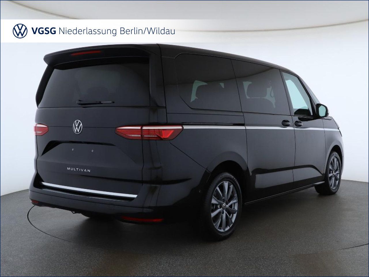 Volkswagen T7 MULTIVAN 2026 г. Чёрный, пробег 28110 км