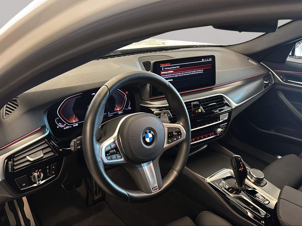 BMW 530 2023 г. Белый, пробег 24759 км