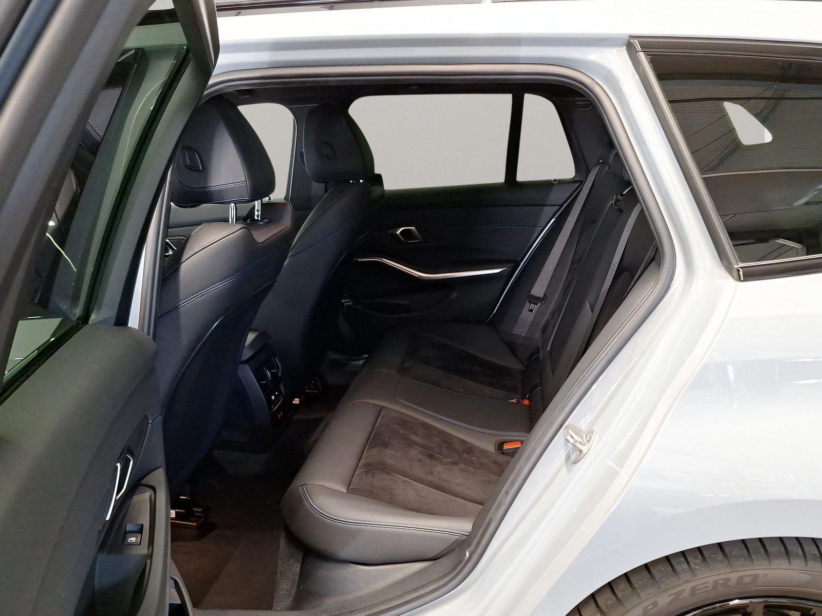 BMW 320 2023 г. Серый, пробег 37304 км