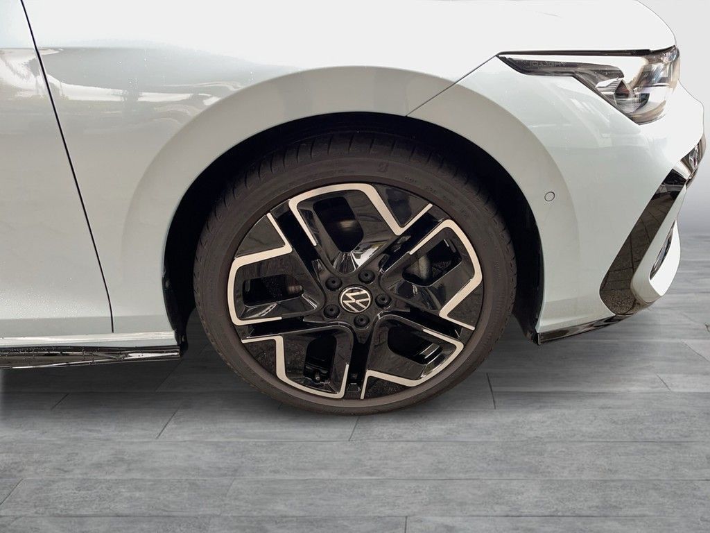 Volkswagen Golf 2025 г. Синий, пробег 25500 км