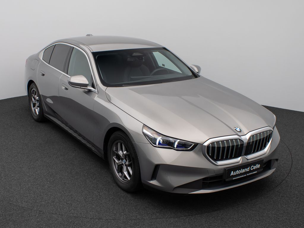 BMW 520 2024 г. Серый, пробег 28813 км