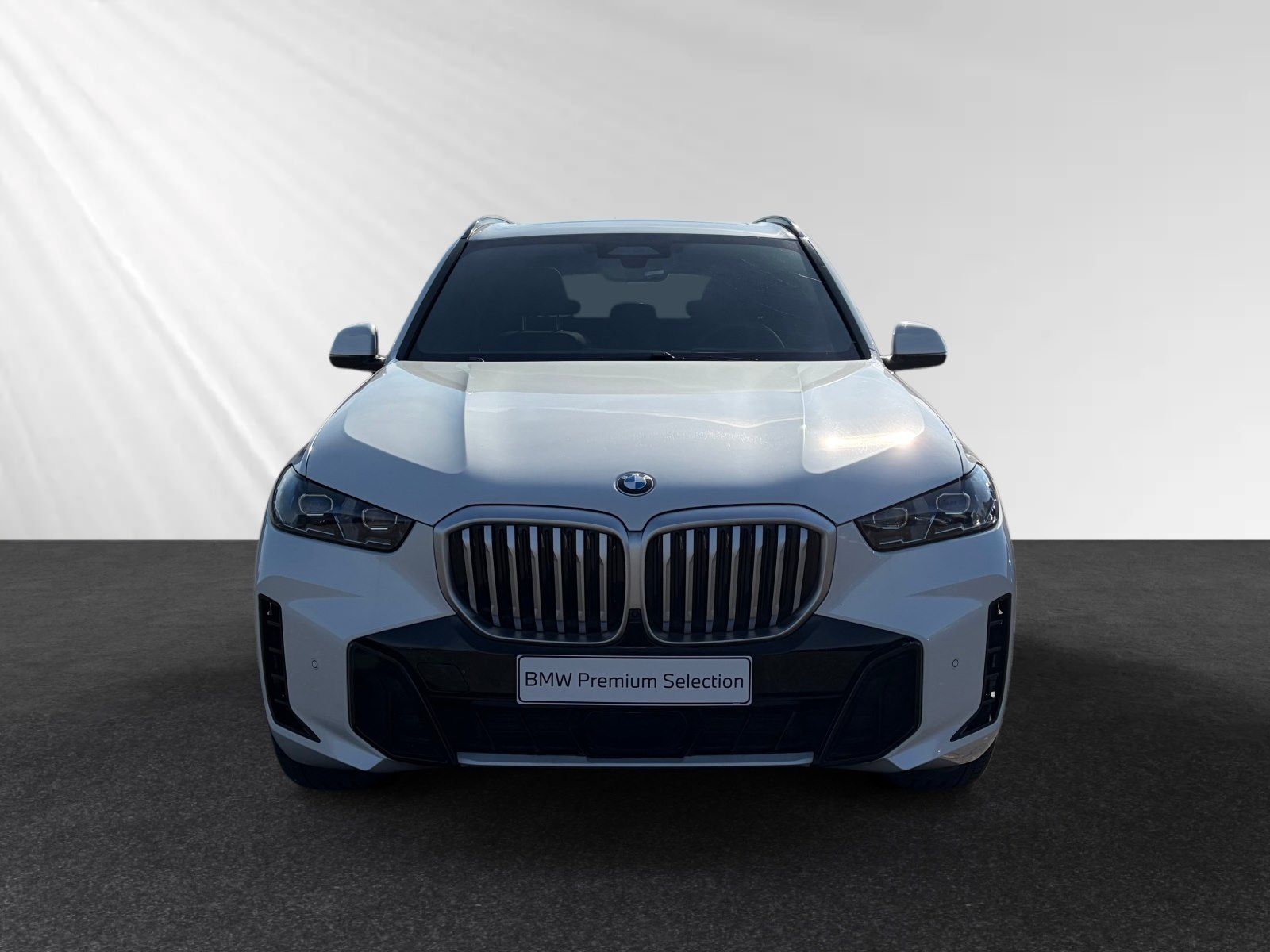 BMW X5 2025 г. Белый, пробег 24410 км
