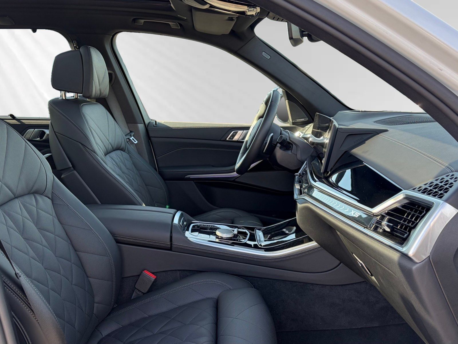 BMW X5 2025 г. Белый, пробег 24410 км