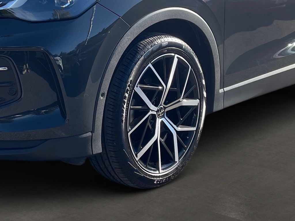 Volkswagen Tiguan 2024 г. Серый, пробег 11205 км