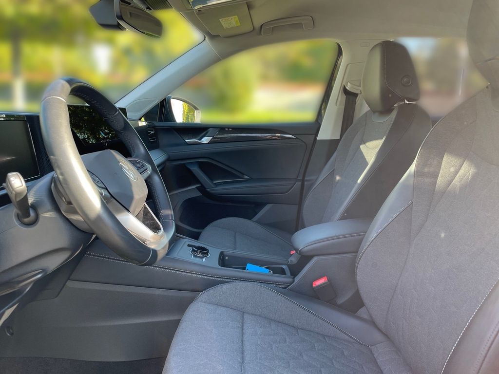 Volkswagen Tiguan 2024 г. Серый, пробег 11205 км