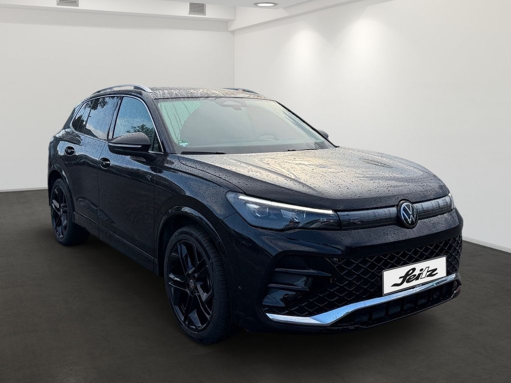 Volkswagen Tiguan 2024 г. Чёрный, пробег 19360 км
