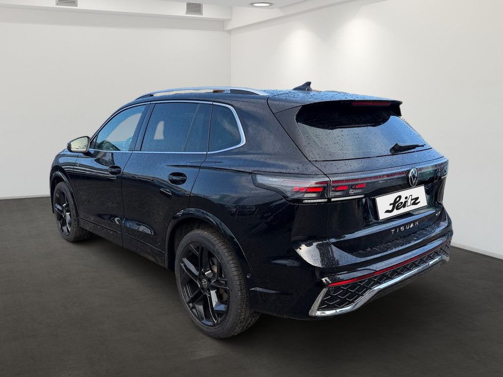 Volkswagen Tiguan 2024 г. Чёрный, пробег 19360 км