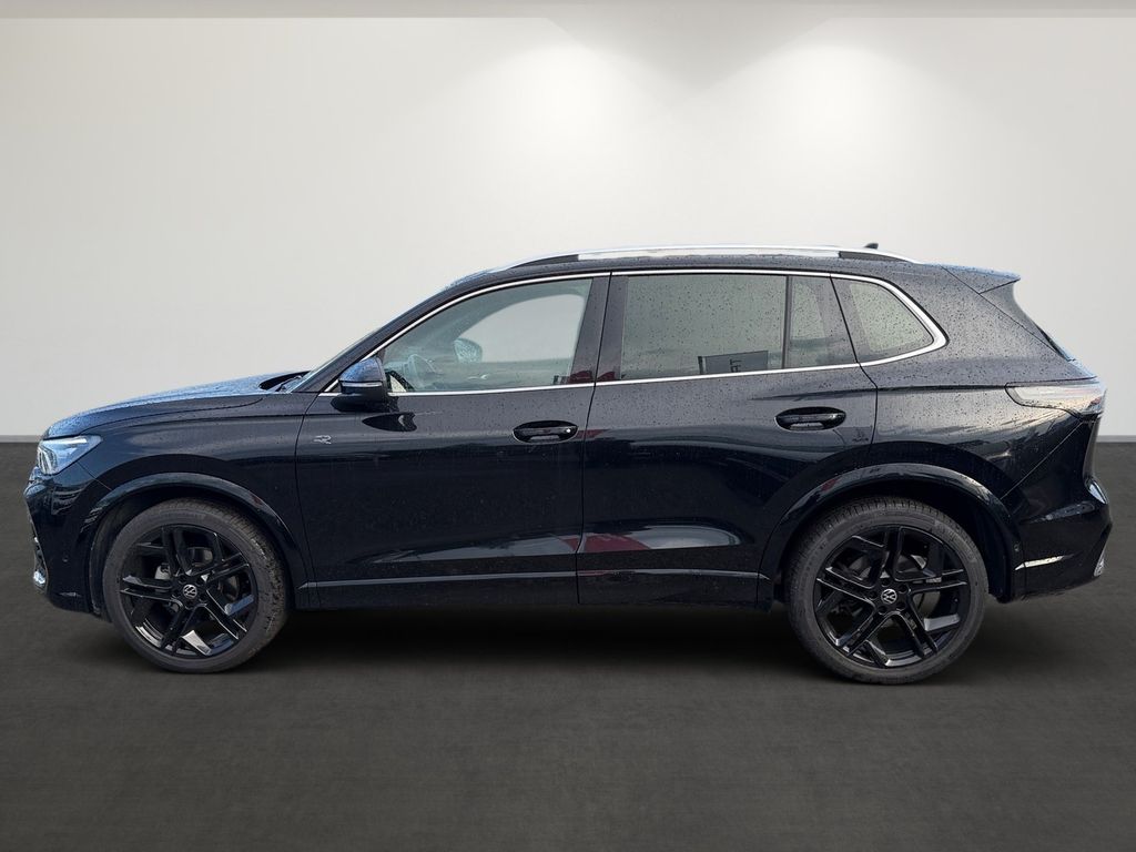 Volkswagen Tiguan 2024 г. Чёрный, пробег 19360 км