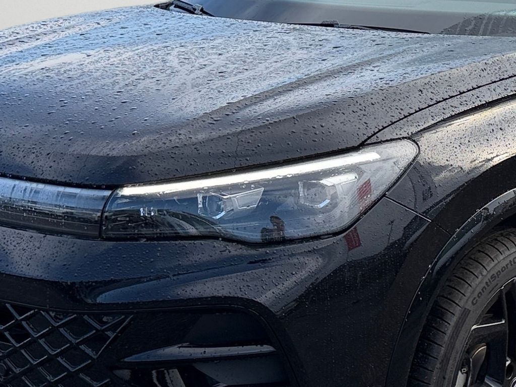 Volkswagen Tiguan 2024 г. Чёрный, пробег 19360 км
