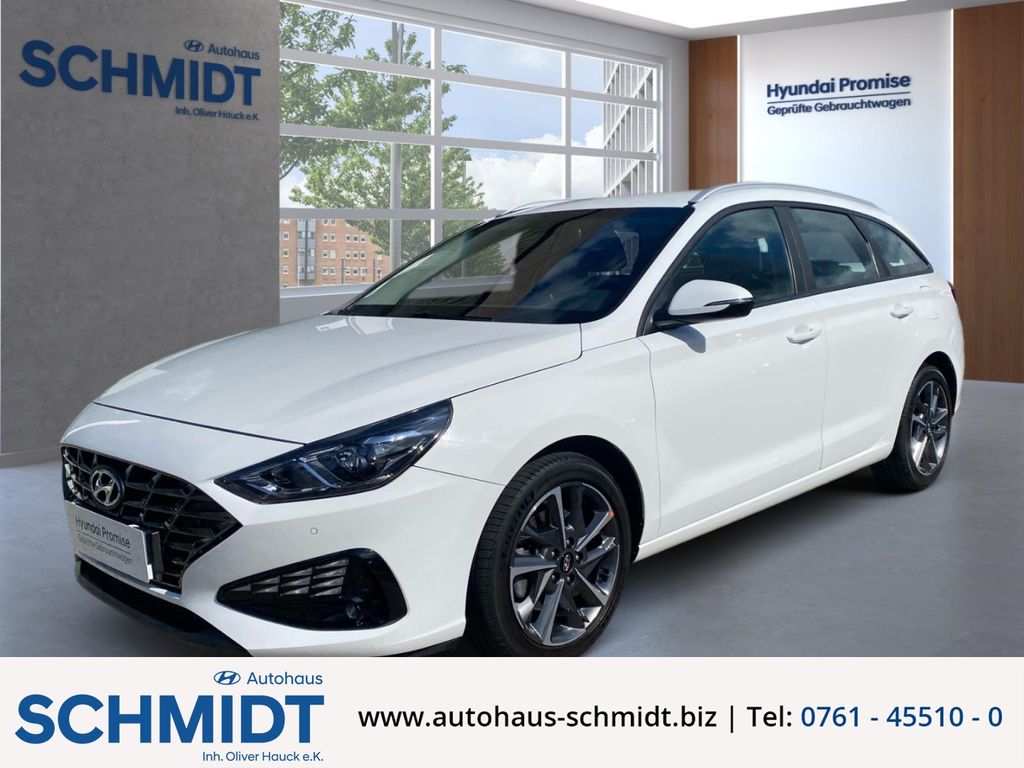 Hyundai i30 2022 г. Белый, пробег 52150 км