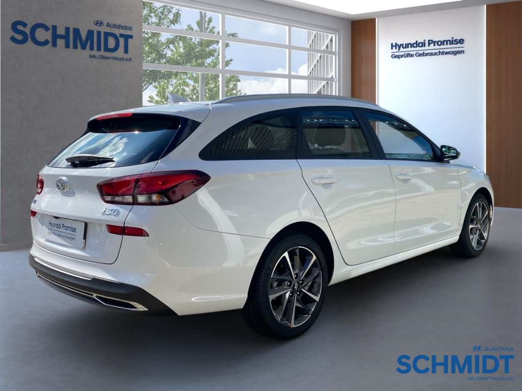 Hyundai i30 2022 г. Белый, пробег 52150 км