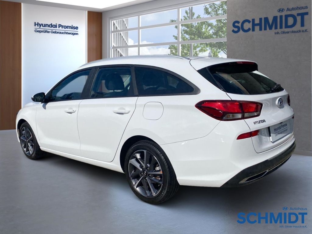 Hyundai i30 2022 г. Белый, пробег 52150 км