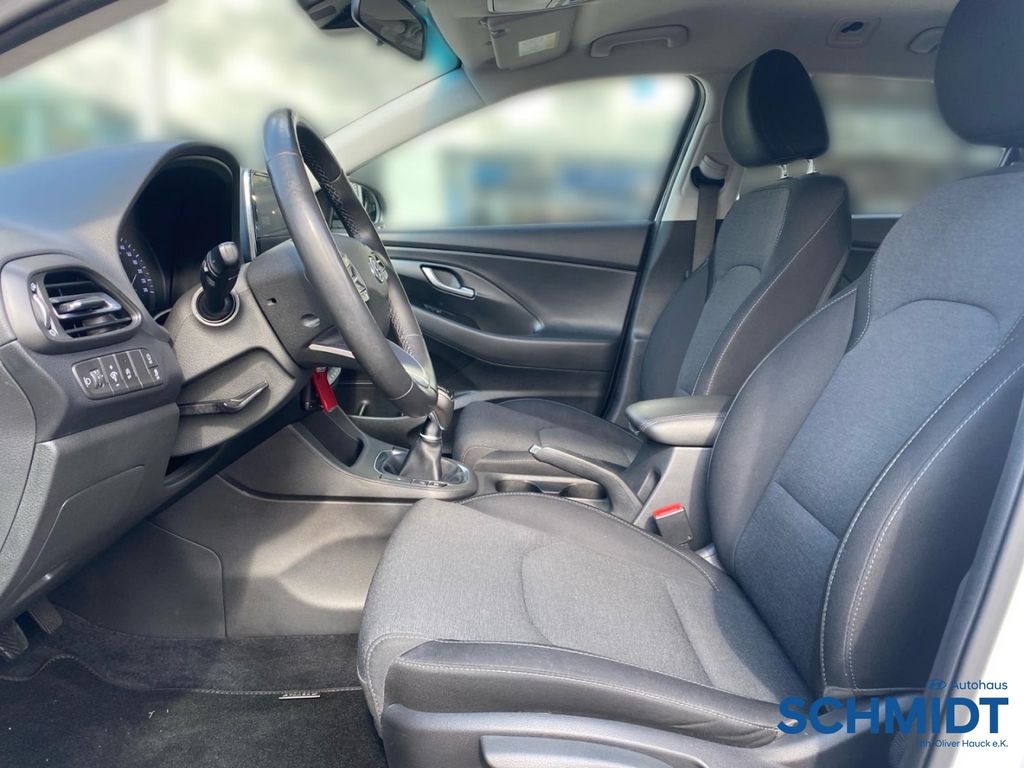 Hyundai i30 2022 г. Белый, пробег 52150 км