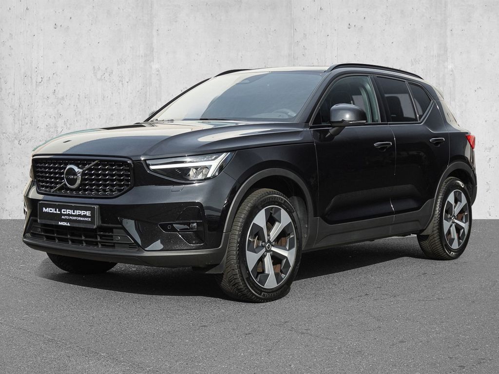 Volvo XC40 2023 г. Чёрный, пробег 22890 км