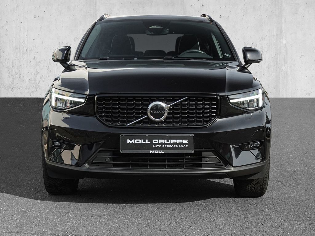 Volvo XC40 2023 г. Чёрный, пробег 22890 км