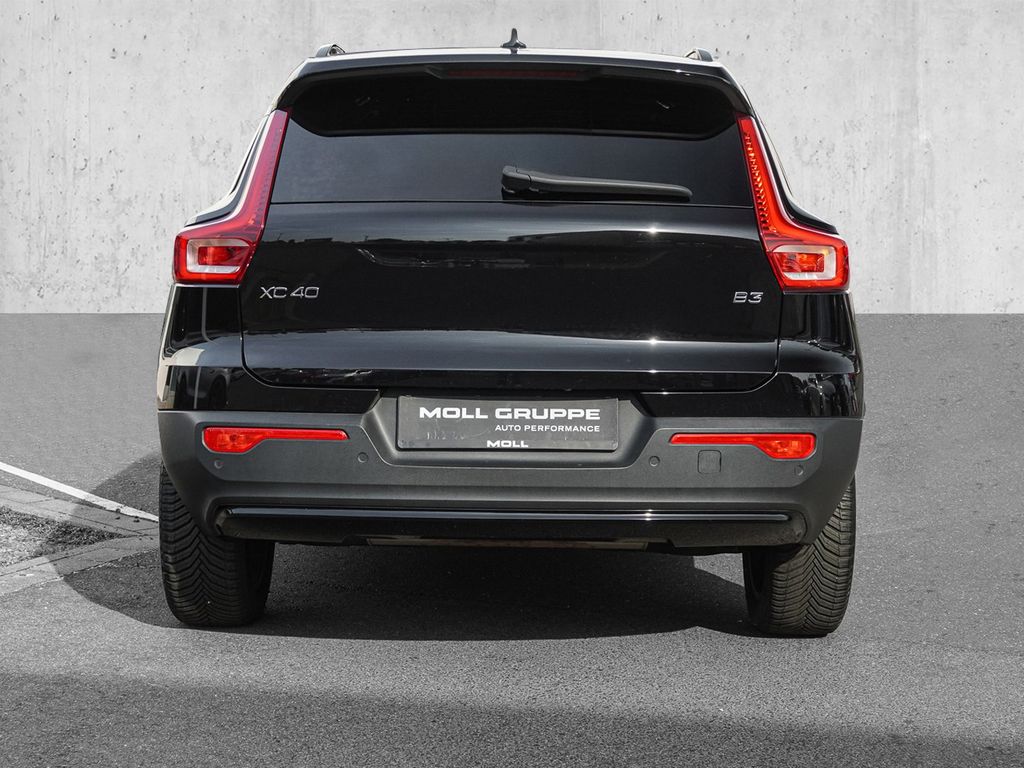 Volvo XC40 2023 г. Чёрный, пробег 22890 км