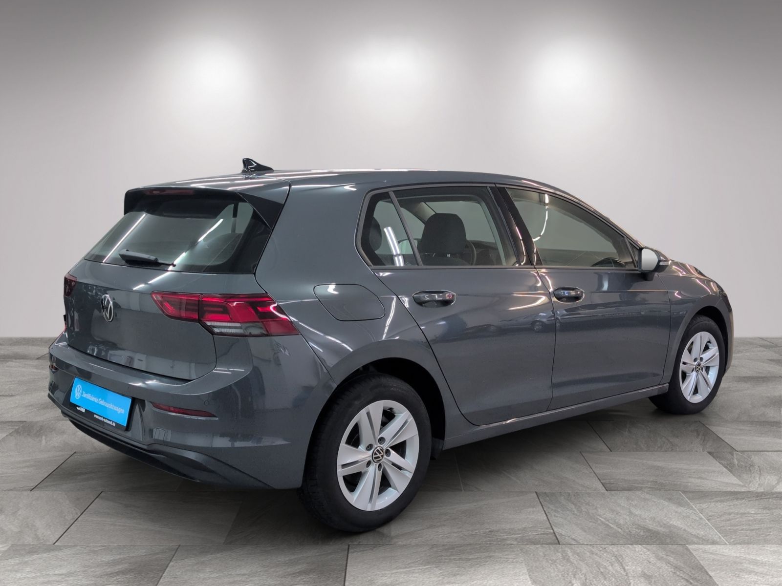 Volkswagen Golf 2024 г. Серый, пробег 50000 км