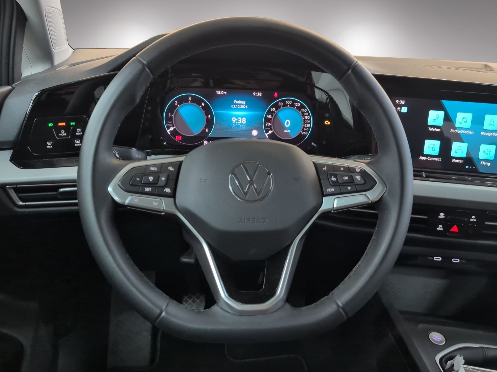 Volkswagen Golf 2024 г. Серый, пробег 50000 км