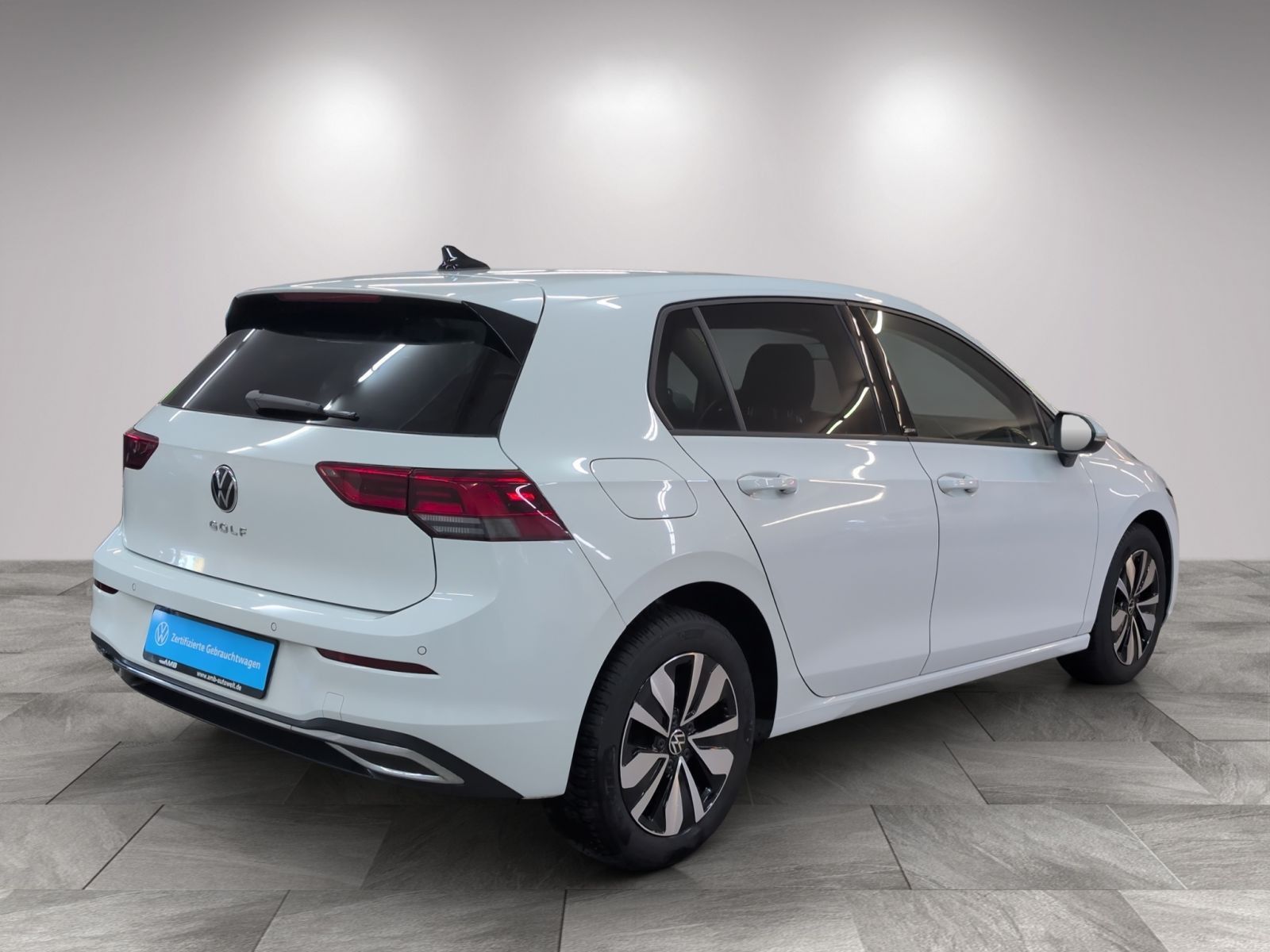 Volkswagen Golf 2024 г. Белый, пробег 23510 км