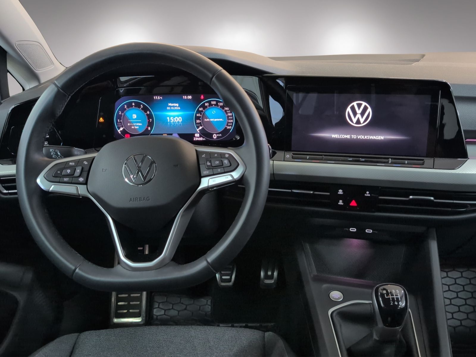 Volkswagen Golf 2024 г. Белый, пробег 23510 км