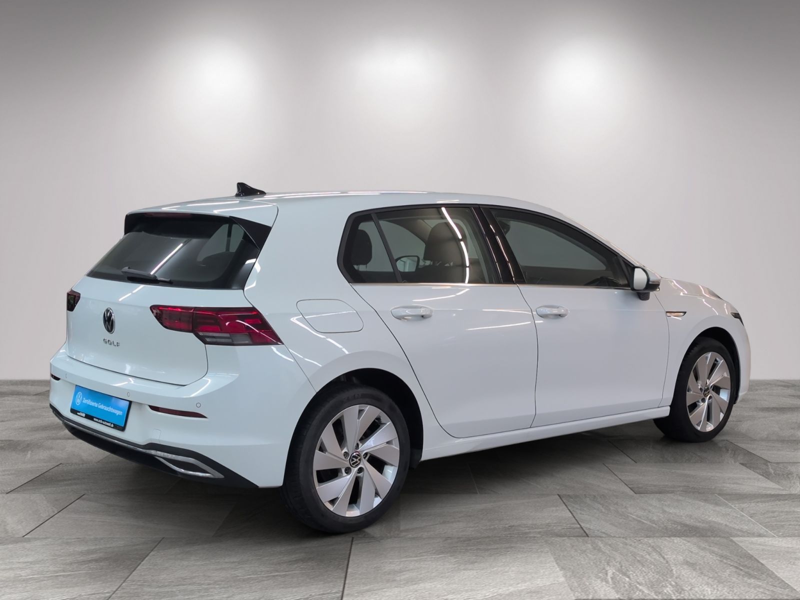 Volkswagen Golf 2023 г. Белый, пробег 51420 км