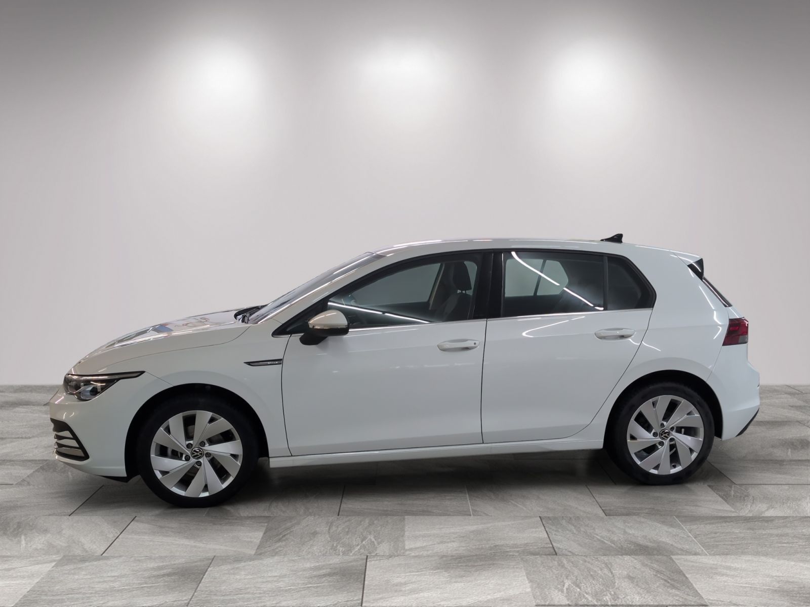 Volkswagen Golf 2023 г. Белый, пробег 51420 км