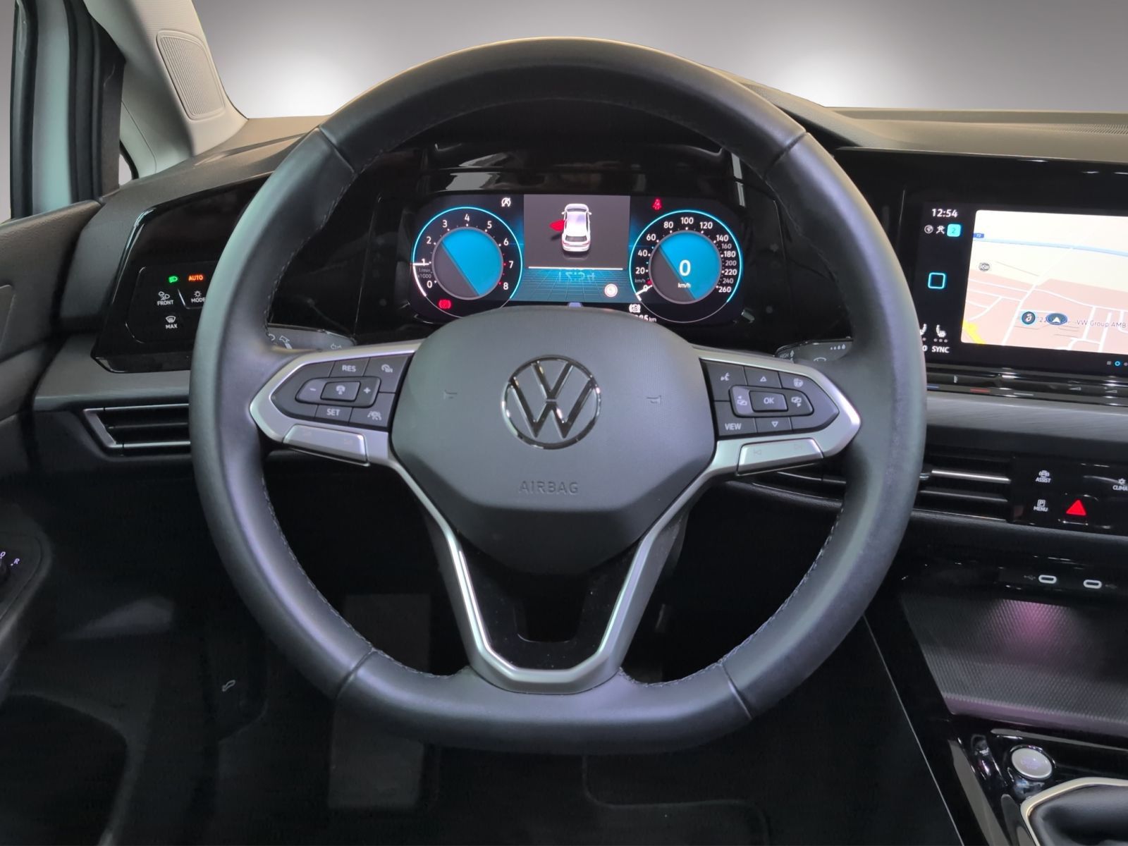 Volkswagen Golf 2023 г. Белый, пробег 51420 км