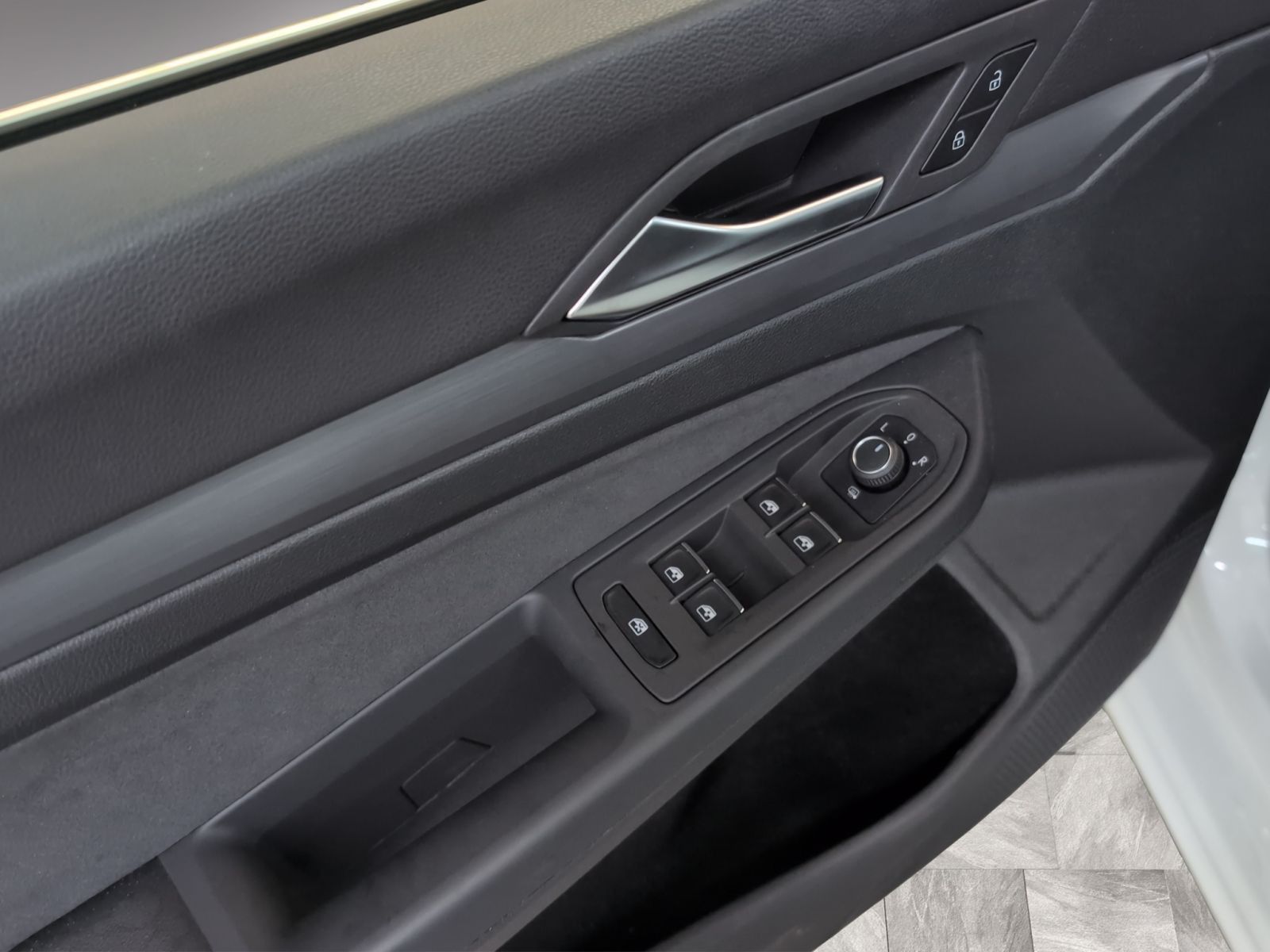 Volkswagen Golf 2023 г. Белый, пробег 51420 км