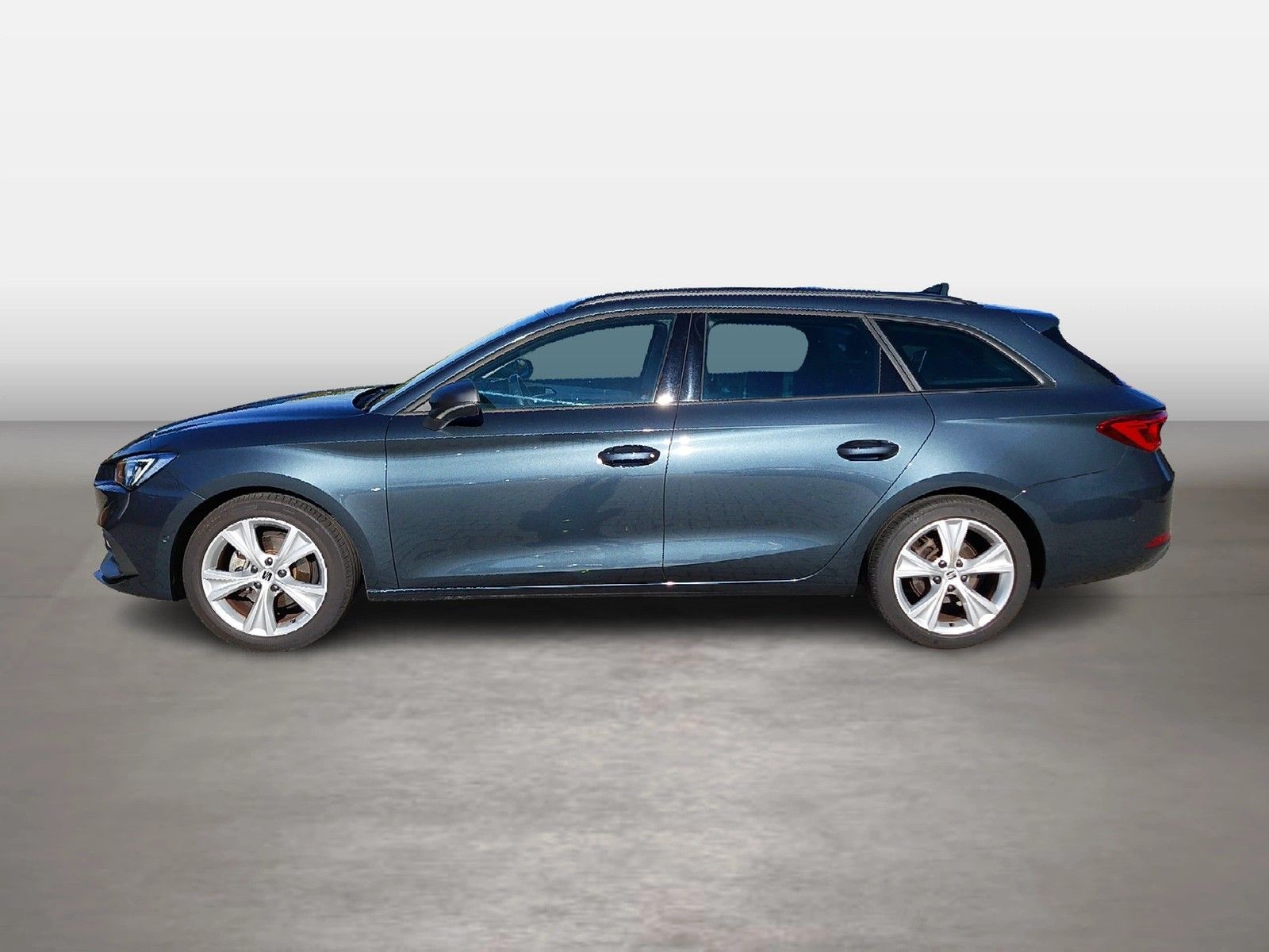 SEAT Leon 2022 г. Серый, пробег 49084 км