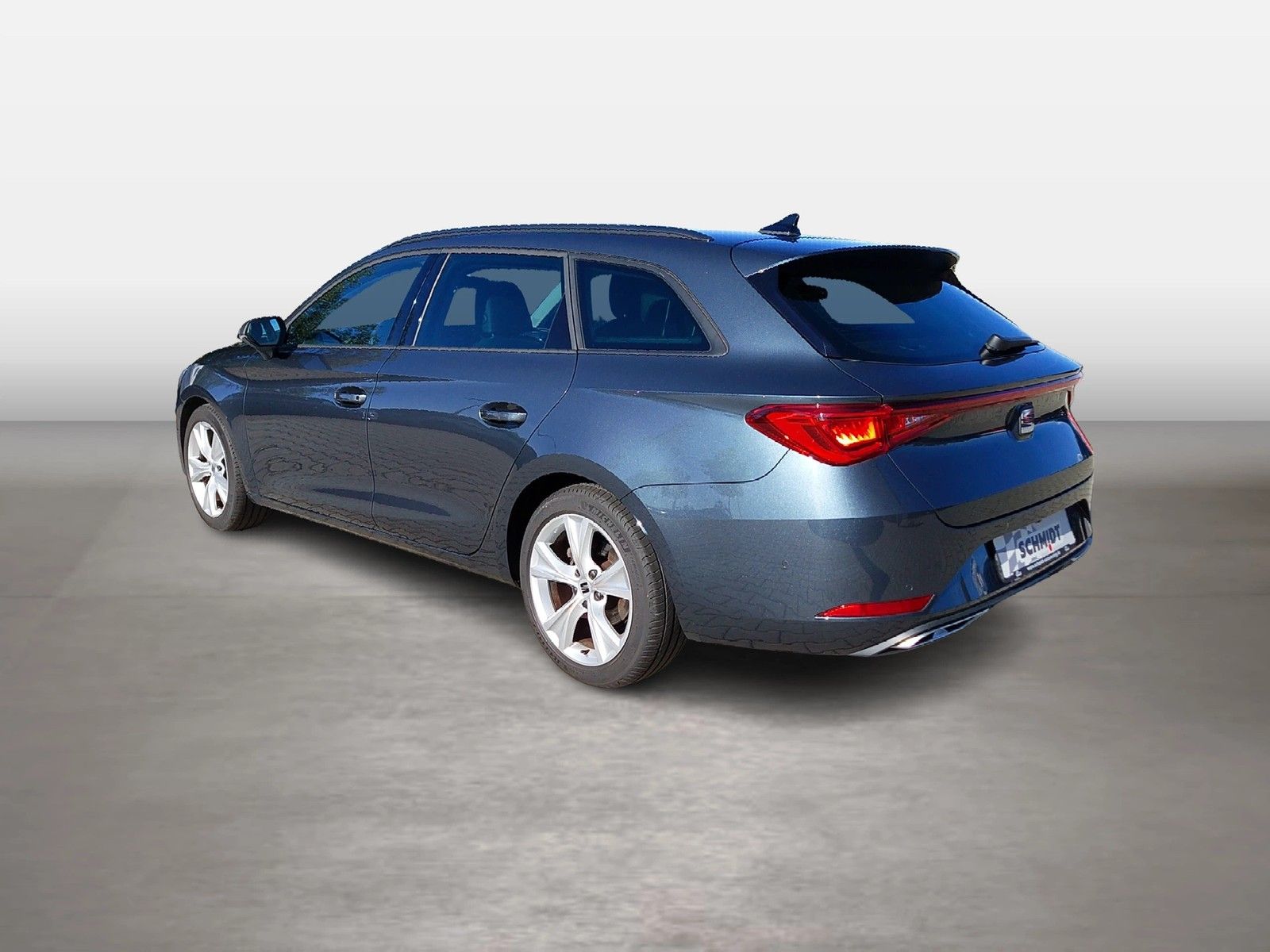 SEAT Leon 2022 г. Серый, пробег 49084 км