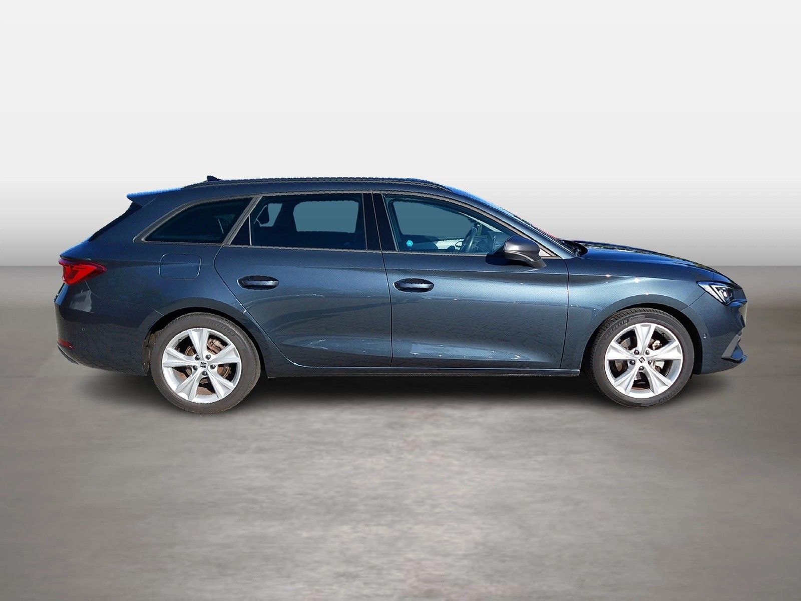 SEAT Leon 2022 г. Серый, пробег 49084 км