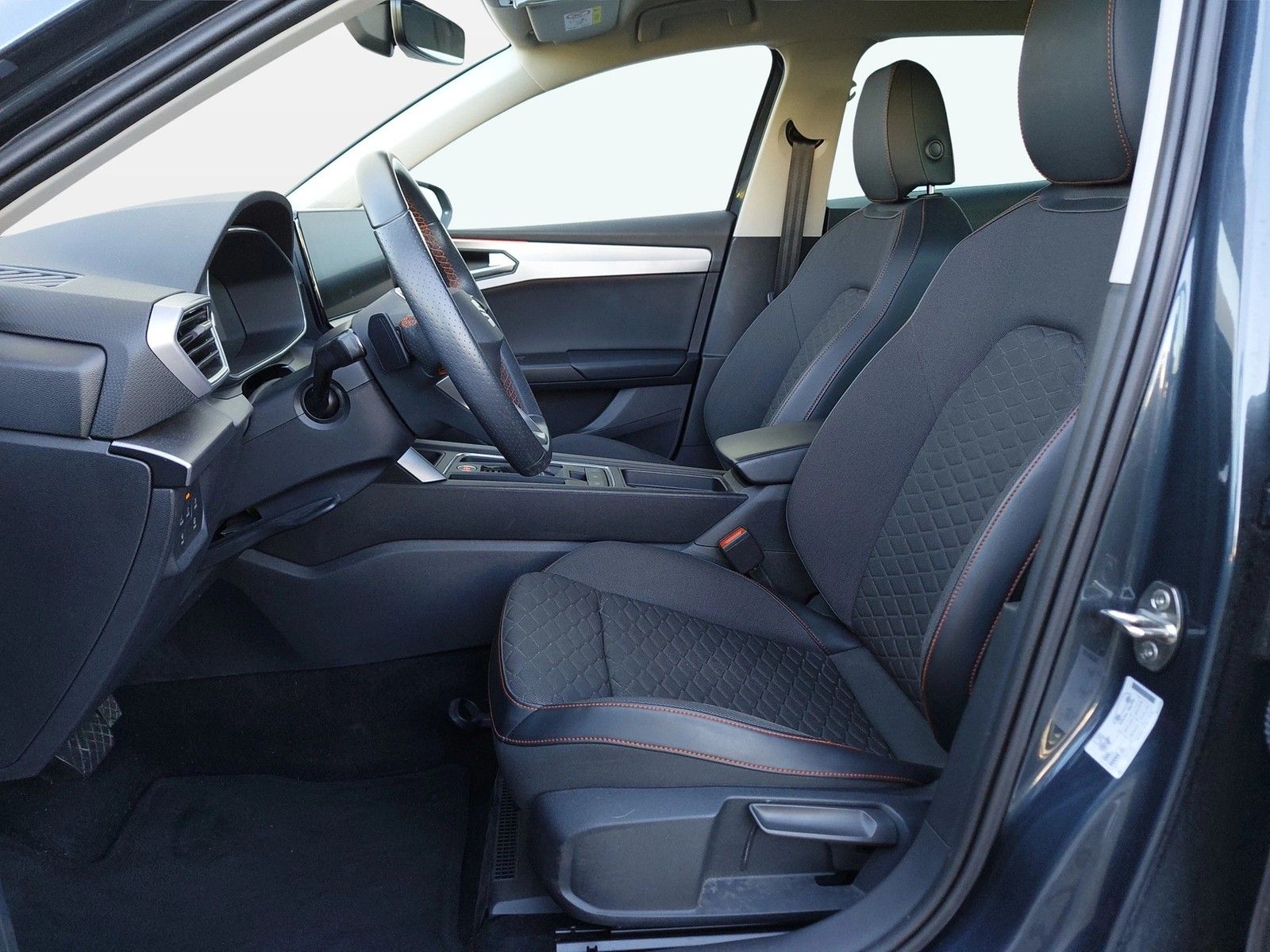 SEAT Leon 2022 г. Серый, пробег 49084 км