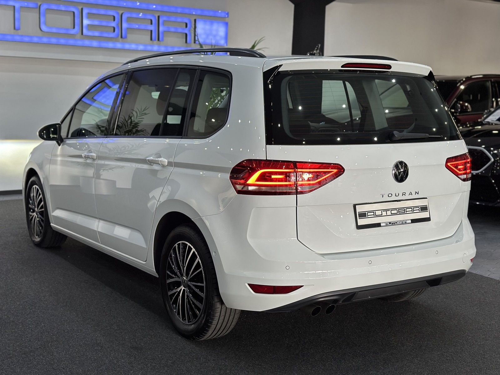 Volkswagen Touran 2025 г. Белый, пробег 40790 км