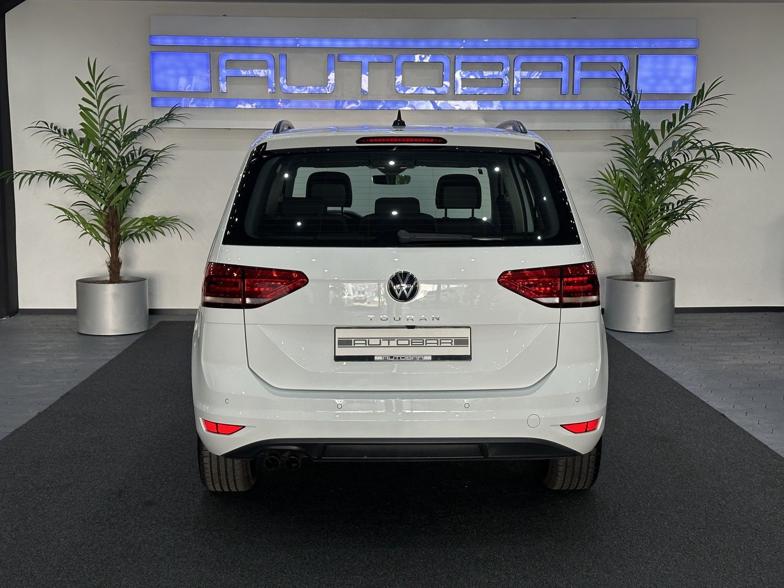 Volkswagen Touran 2025 г. Белый, пробег 40790 км