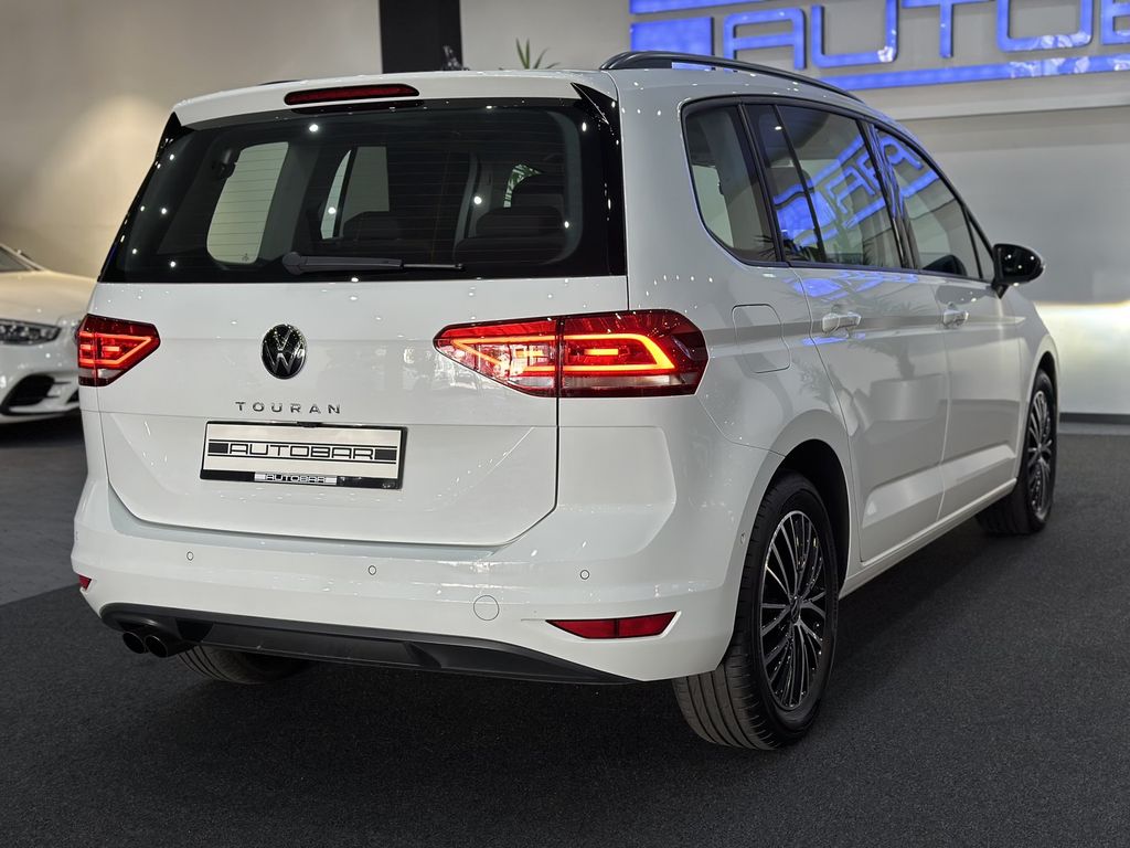 Volkswagen Touran 2025 г. Белый, пробег 40790 км