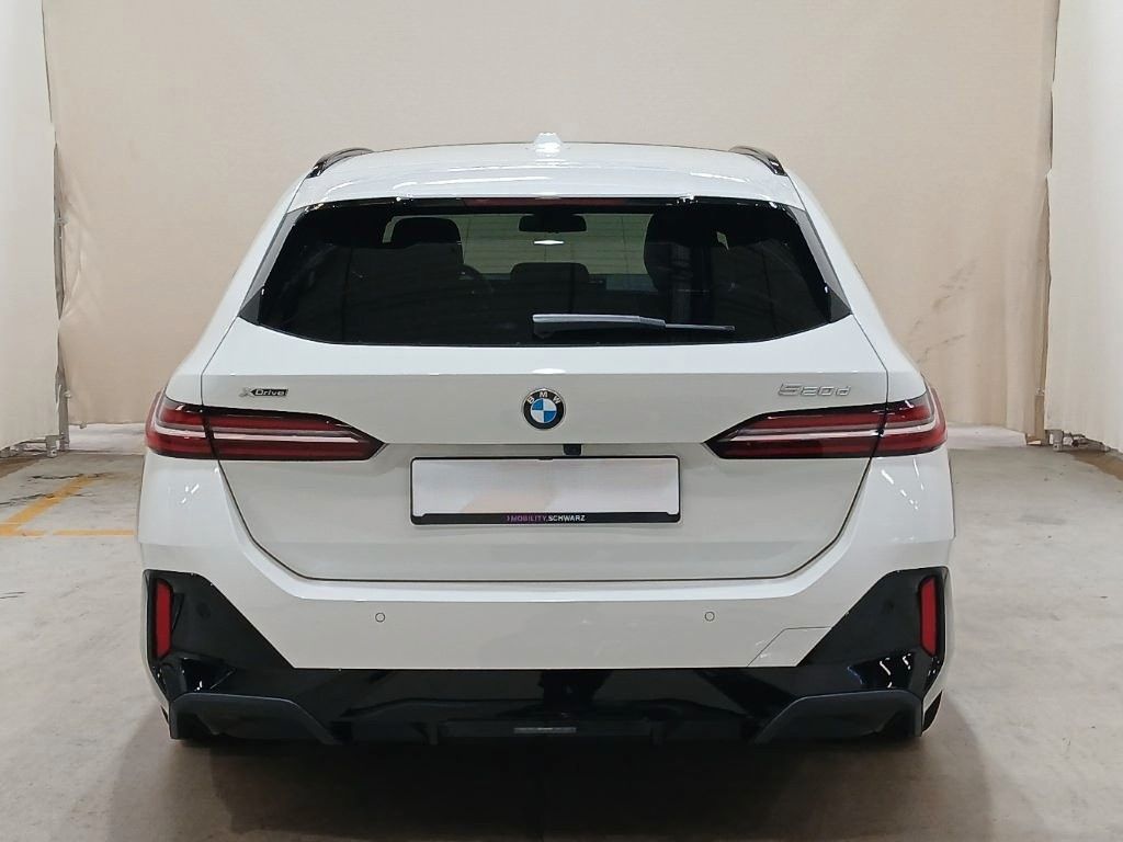 BMW 520 2025 г. Белый, пробег 44600 км