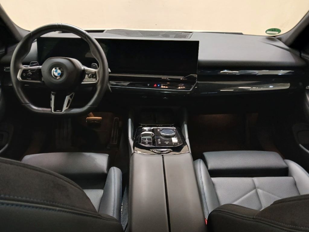 BMW 520 2025 г. Белый, пробег 44600 км