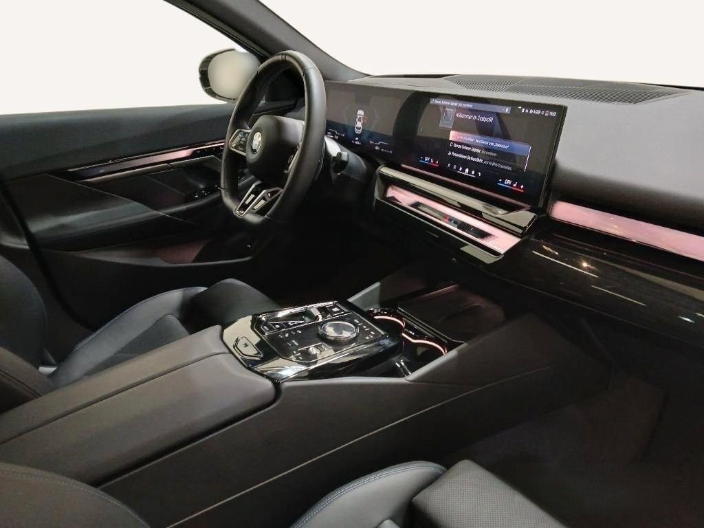 BMW 520 2025 г. Белый, пробег 44600 км