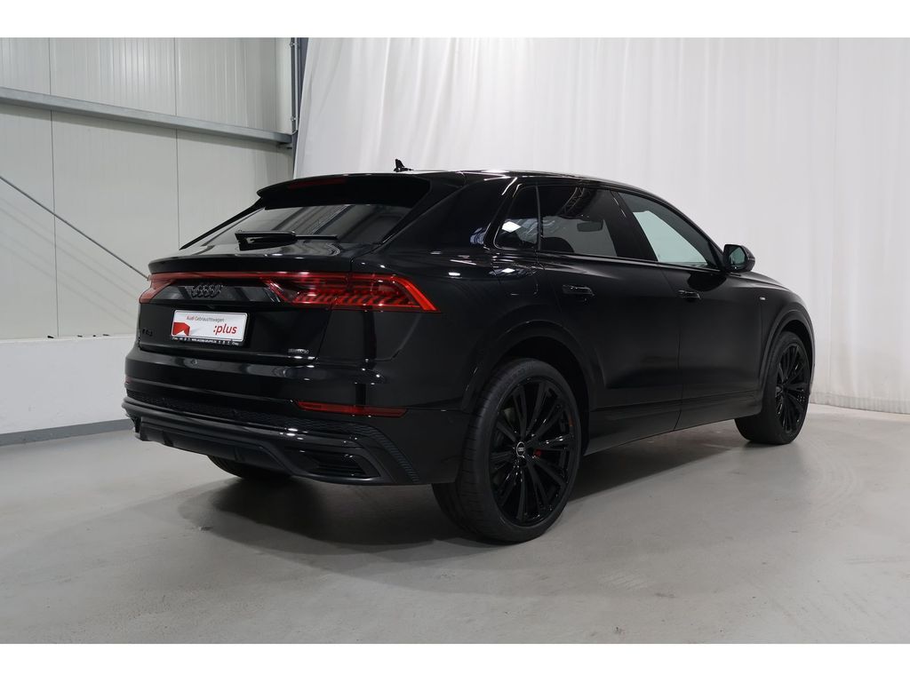 Audi Q8 2023 г. Чёрный, пробег 58186 км