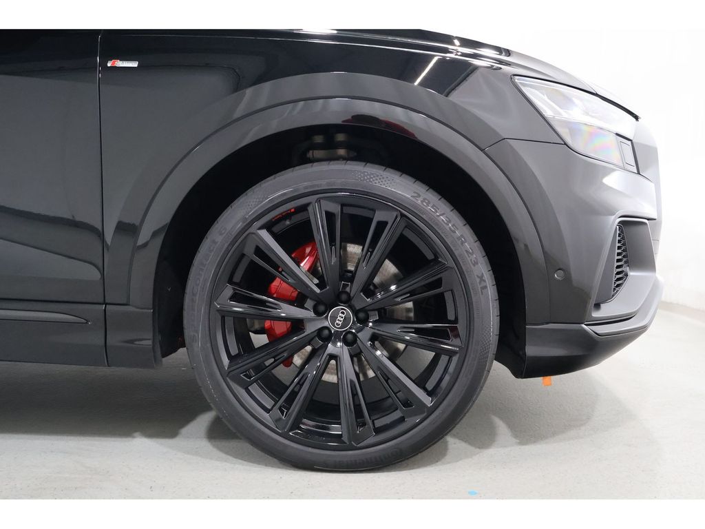 Audi Q8 2023 г. Чёрный, пробег 58186 км