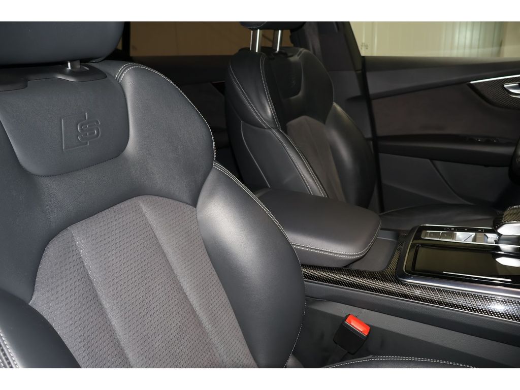Audi Q8 2023 г. Чёрный, пробег 58186 км