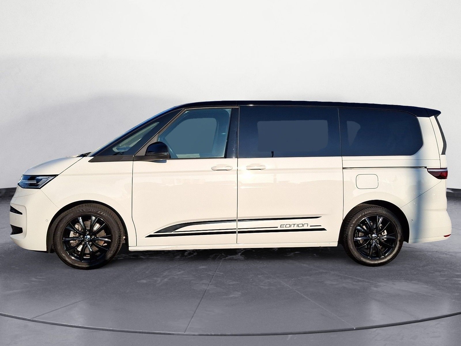 Volkswagen T7 MULTIVAN 2025 г. Белый, пробег 15054 км