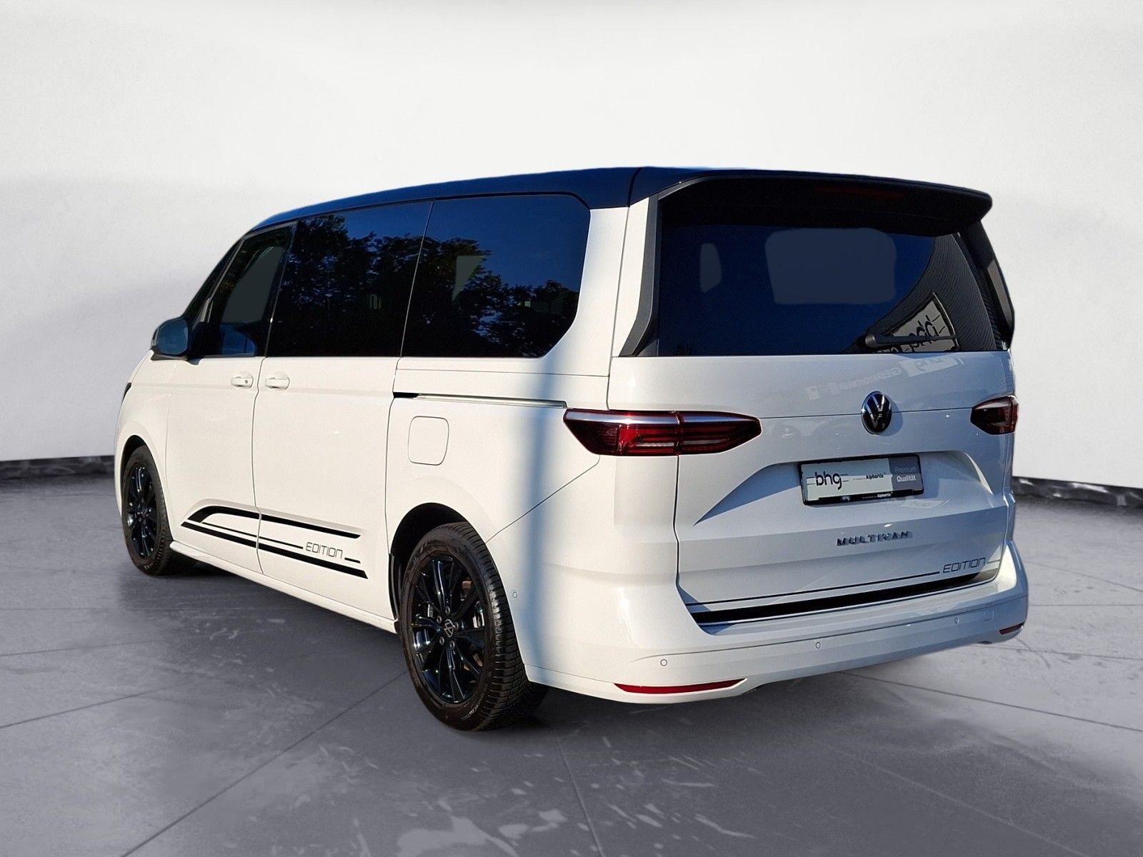 Volkswagen T7 MULTIVAN 2025 г. Белый, пробег 15054 км
